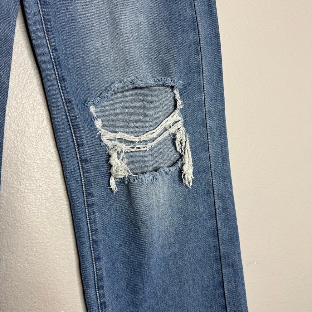 Distressed Blue Jeans Woman’s 27 - Picture 13 of 17